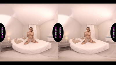 PORNBCN VR成熟的西班牙MILF自慰和吸吮你的家伙在POV,而吸烟和抽搐她的腿